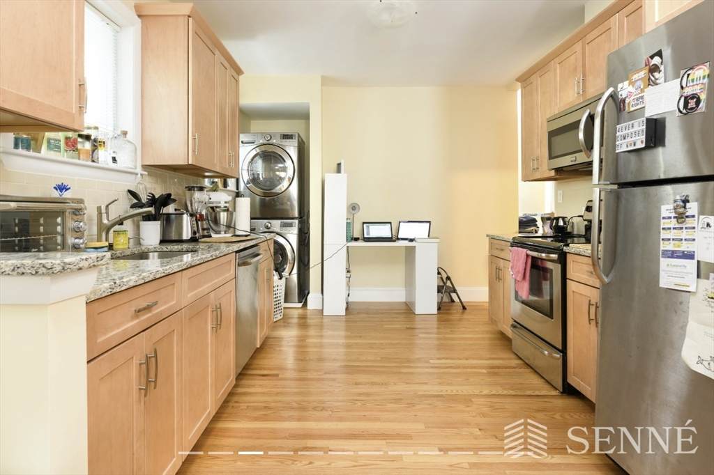 393 Washington - Photo 1
