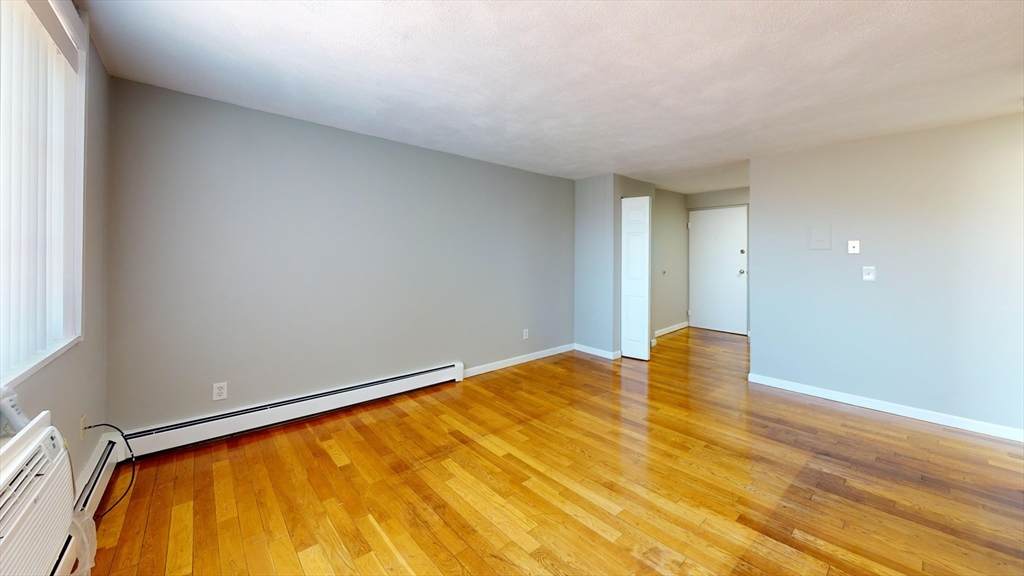 21 Staples Ave - Photo 1