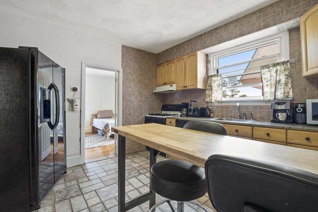 28 Wyoming Ave - Photo 1