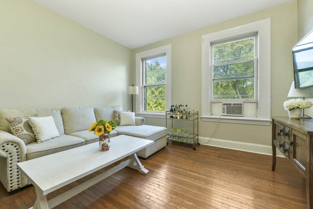 1060 Beacon St - Photo 1