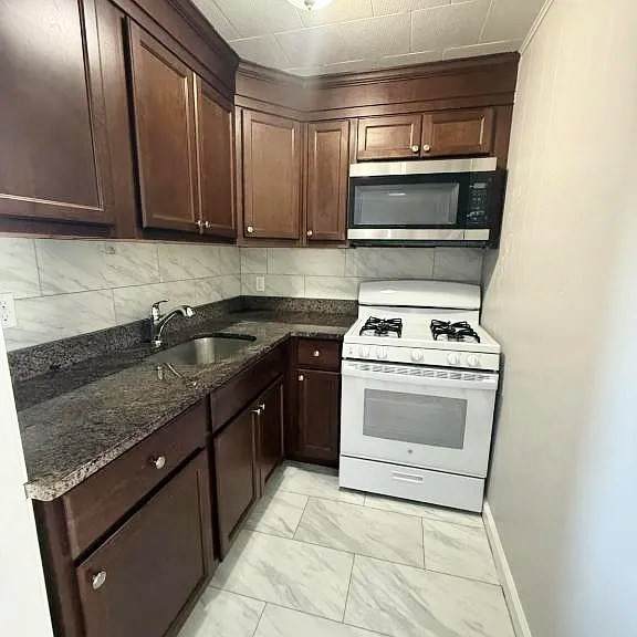 173 County St - Photo 1