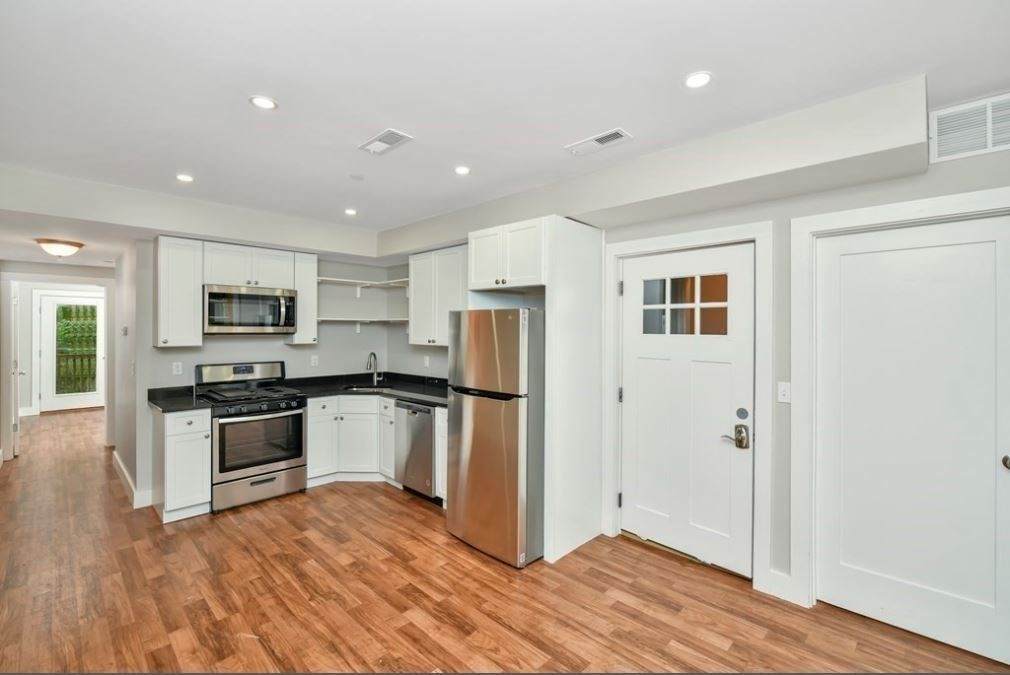 225 Washington - Photo 1