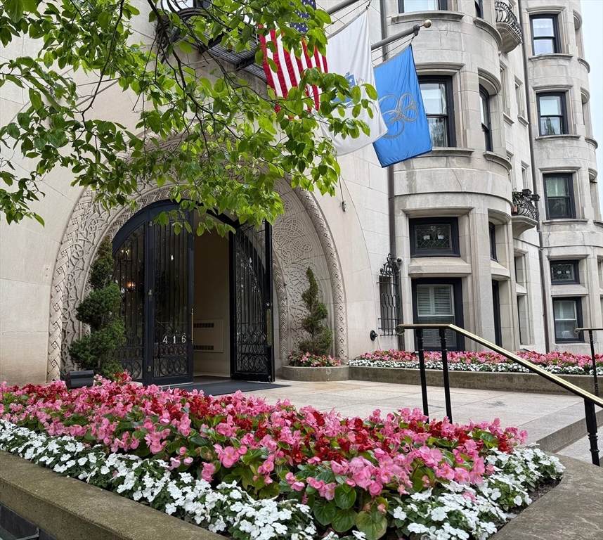 416 Commonwealth Ave - Photo 1