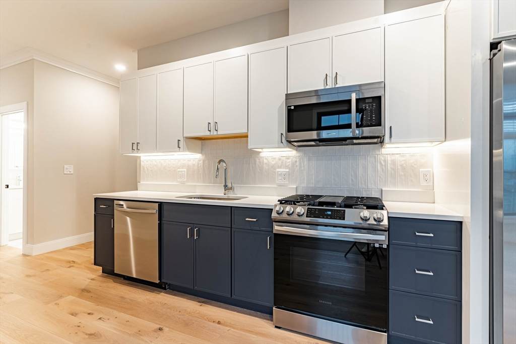 157 Everett St. - Photo 1