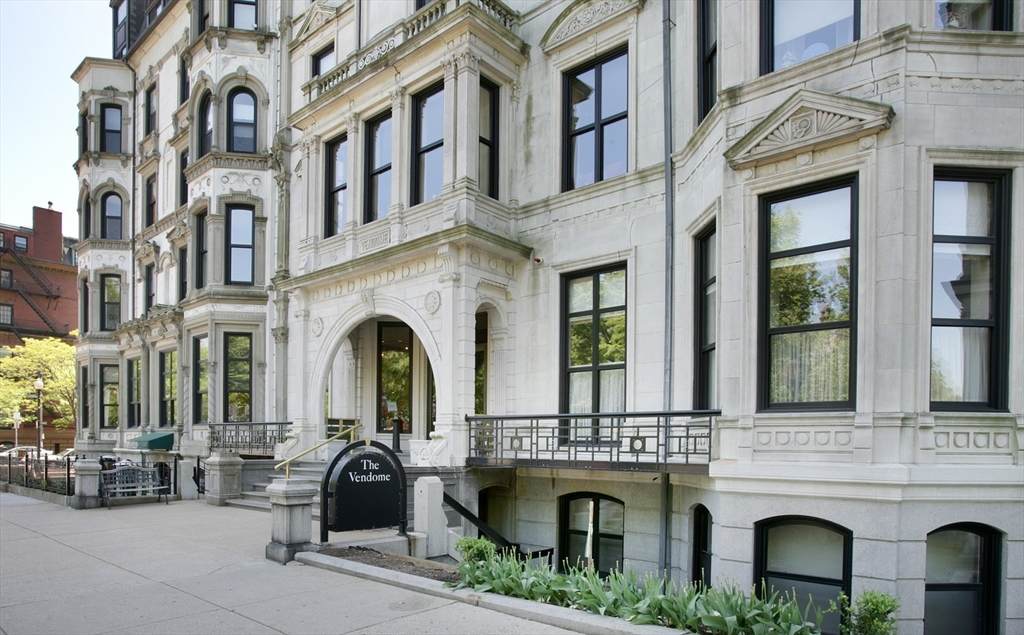 160 Commonwealth - Photo 1