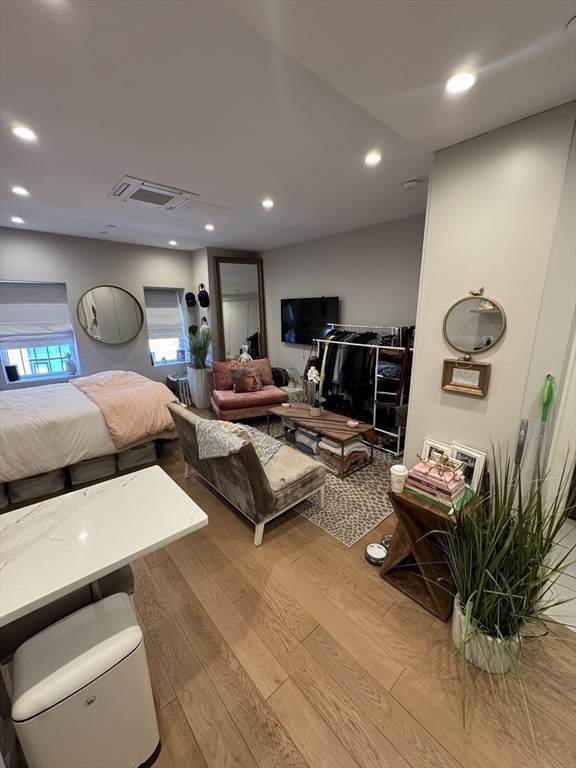 267 Newbury - Photo 1