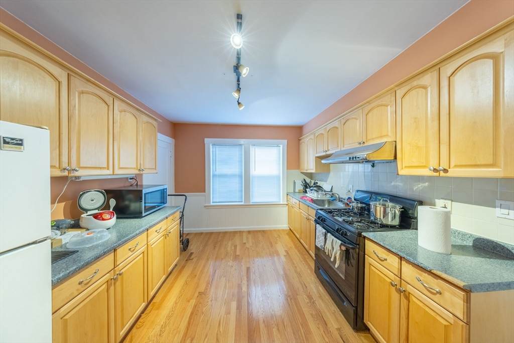 99 Glenville Ave - Photo 1