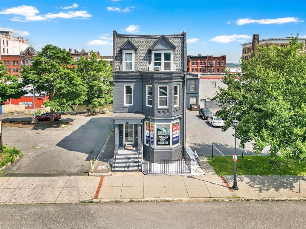 284 Maple St - Photo 1