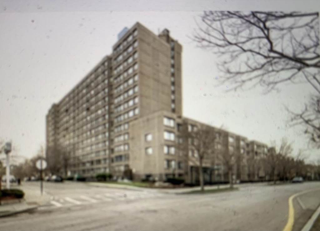 1731 Beacon - Photo 1
