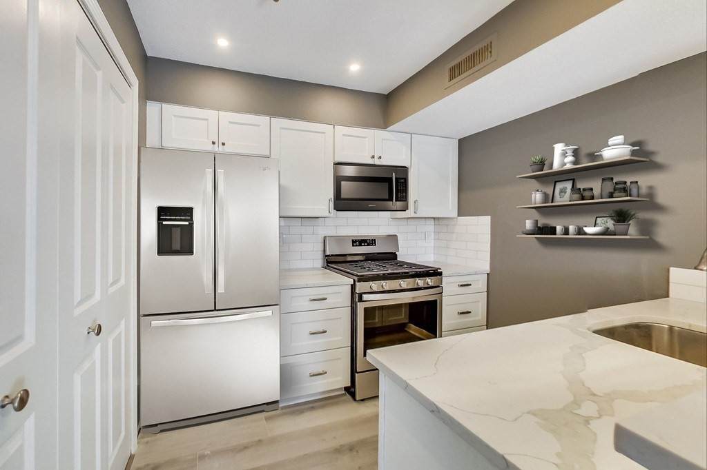 147 Kelton St - Photo 1