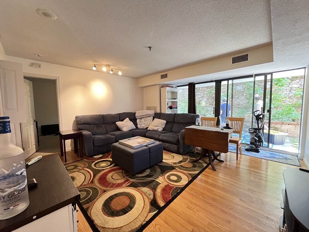 147 Kelton - Photo 1