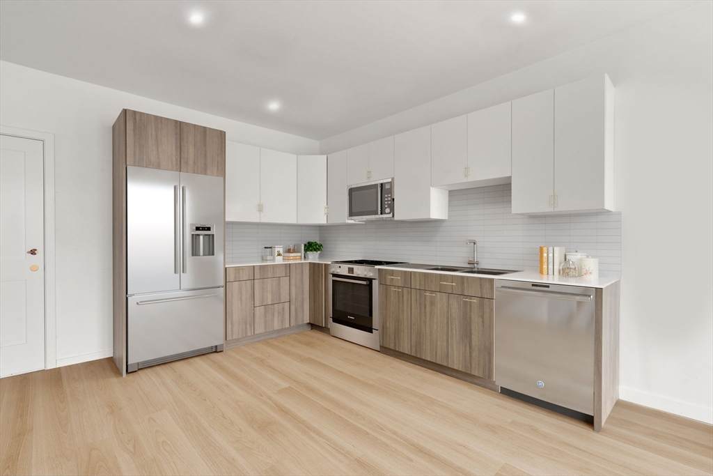 40 Centre St - Photo 1