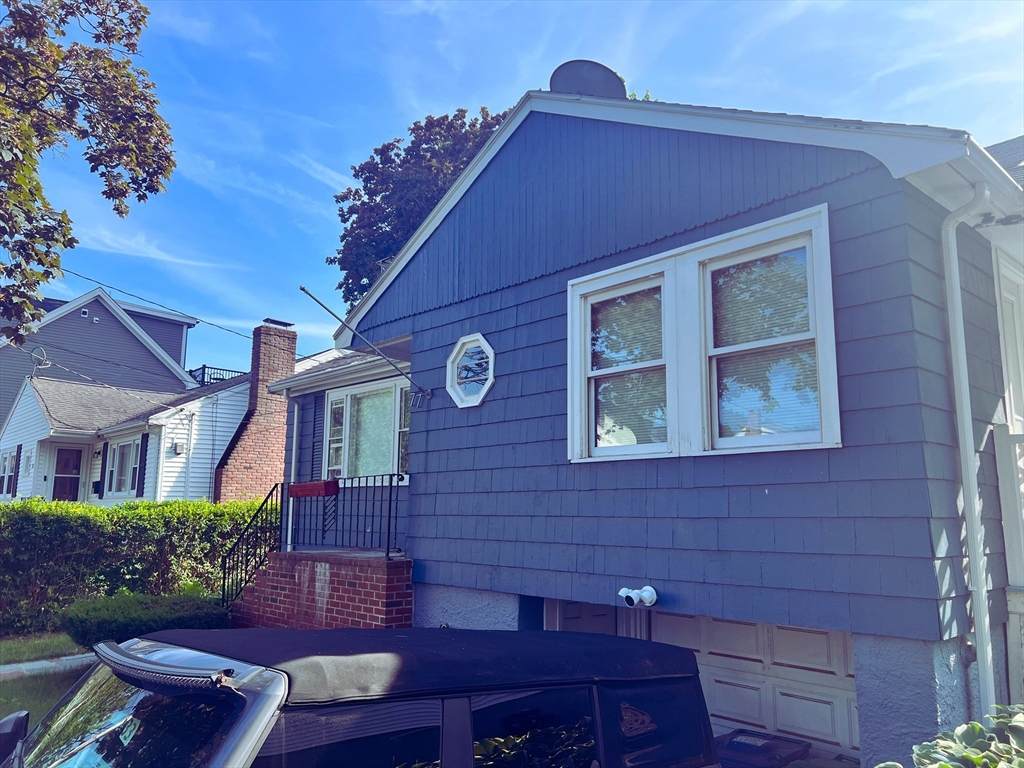 77 Maryknoll St - Photo 1