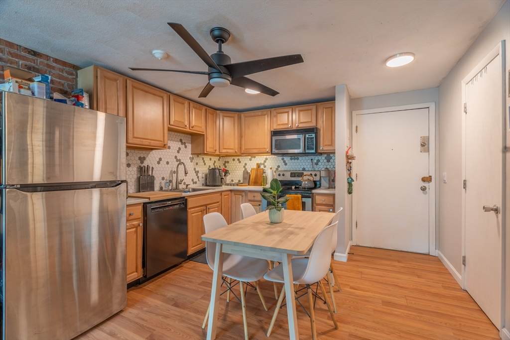 141 Pierce St - Photo 1