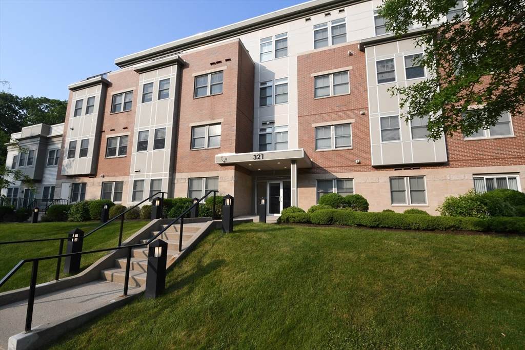 321 Hammond Pond Pkwy - Photo 1