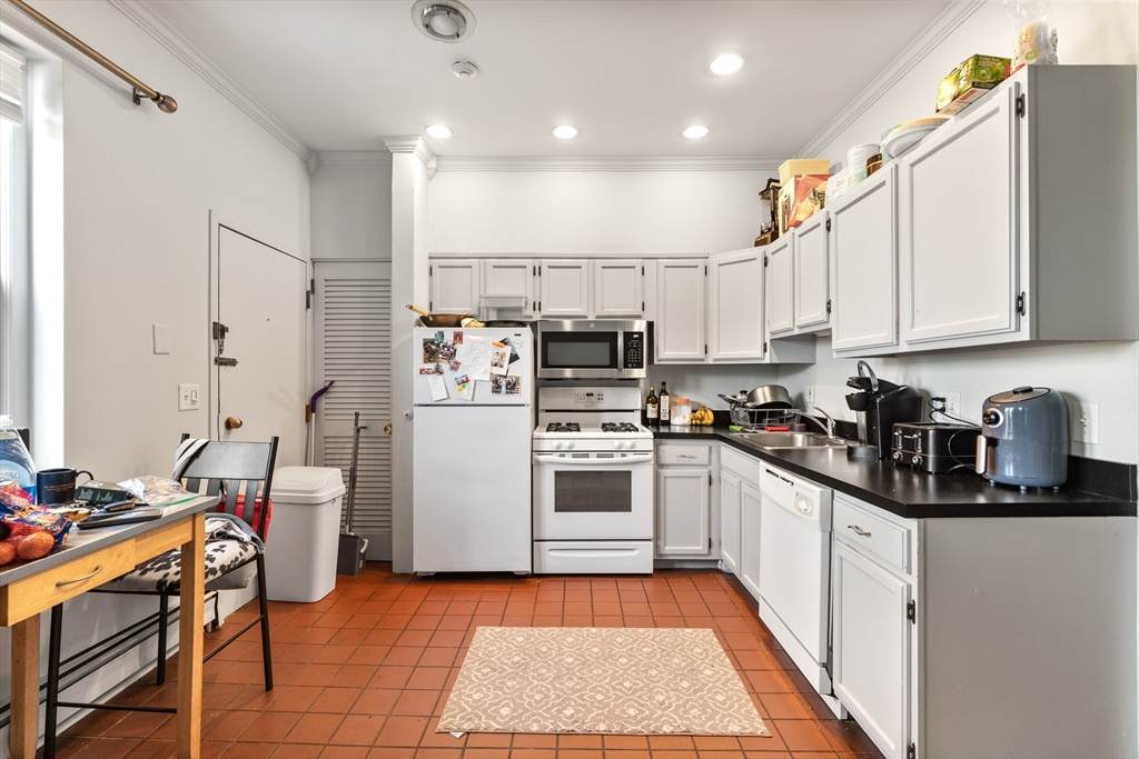 105 W Fourth Street - Photo 1