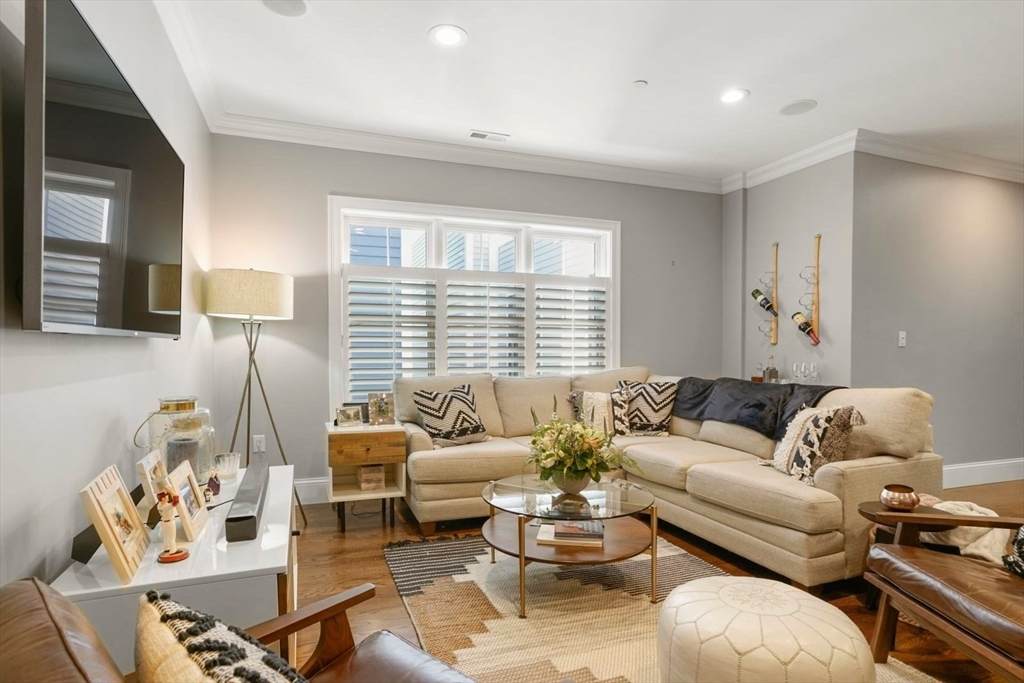 360 W 2nd - Photo 1