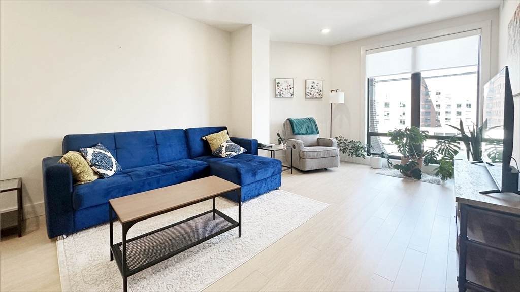 121 Portland St - Photo 1