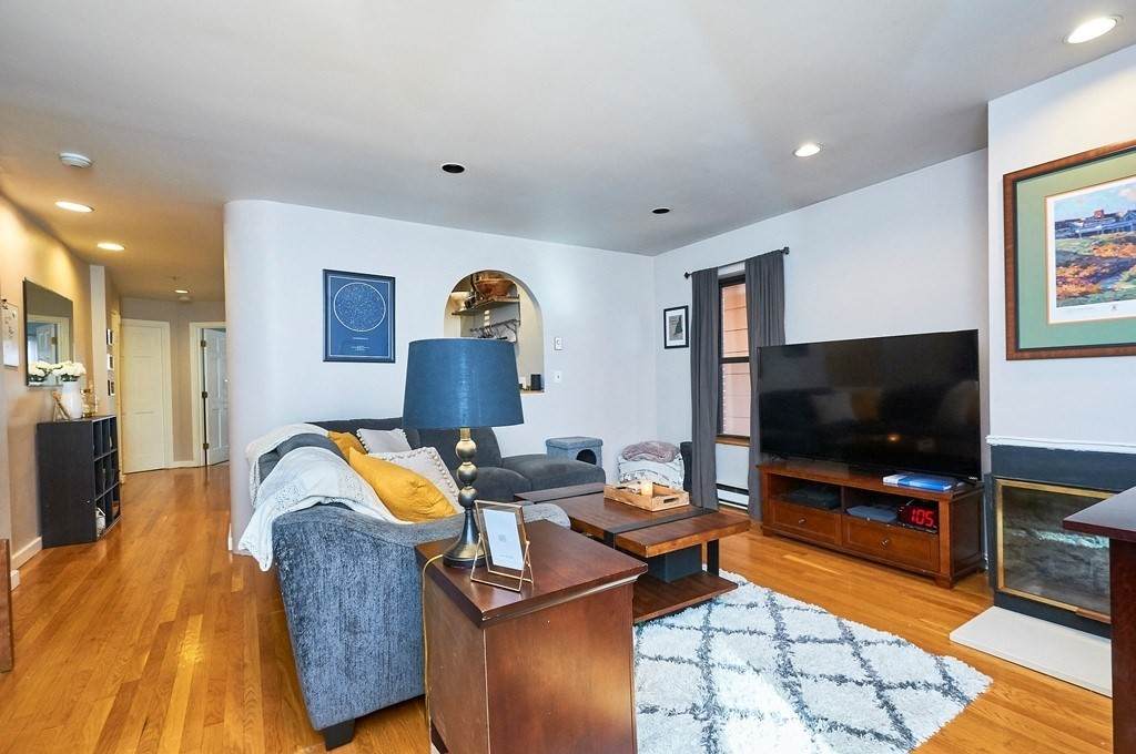 18 East Springfield St - Photo 1