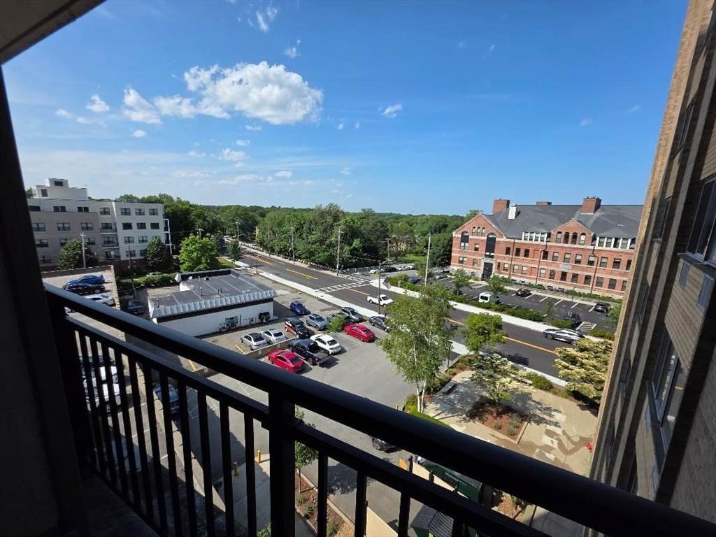 1025 Hancock St - Photo 1