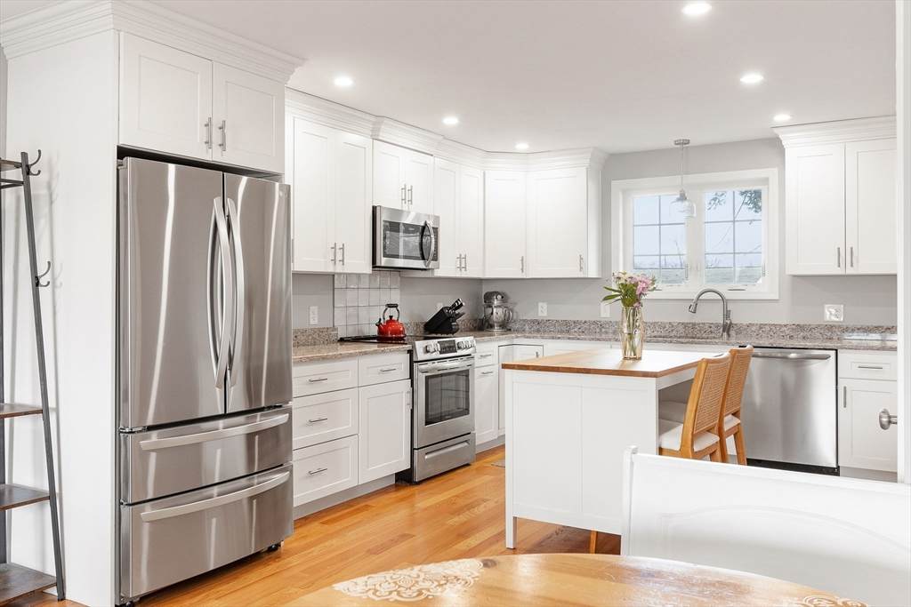 1093 Main St - Photo 1