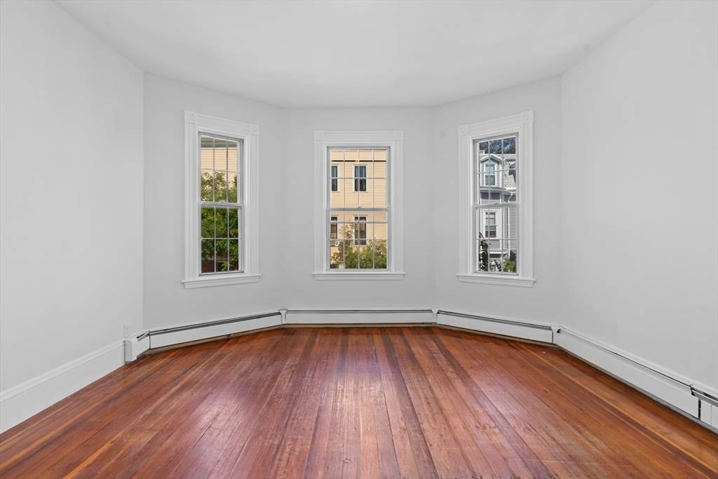 401 E 7th Street - Photo 1