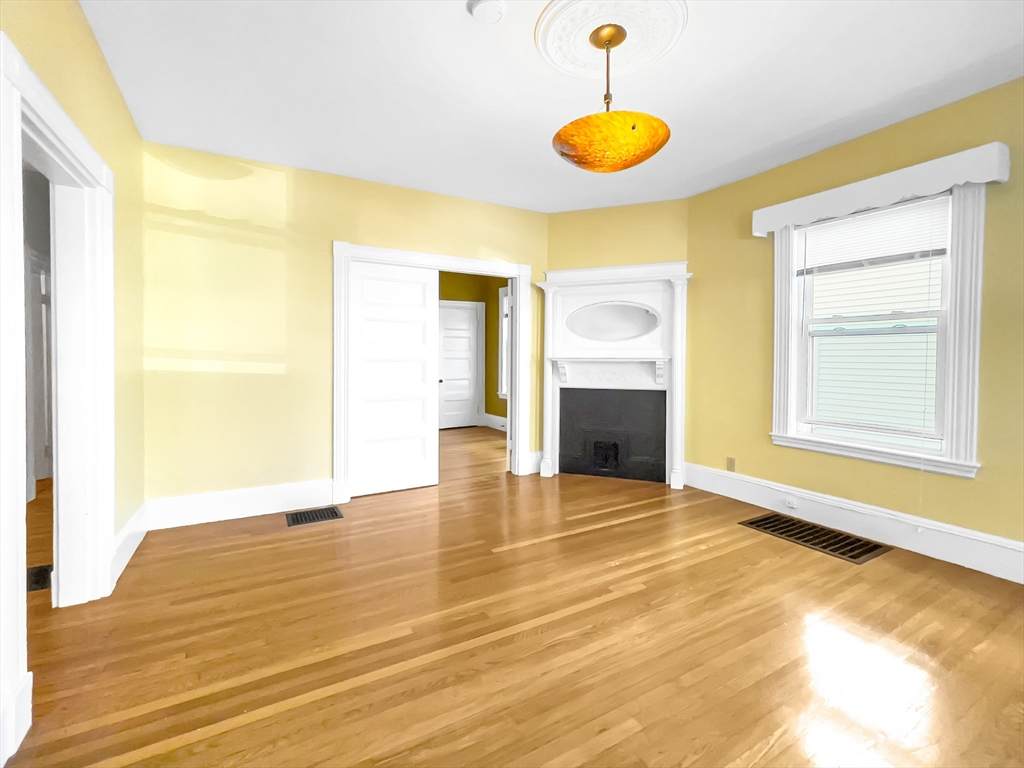 25 Tower Street - Photo 1