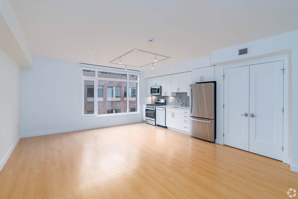 605 Concord - Photo 1