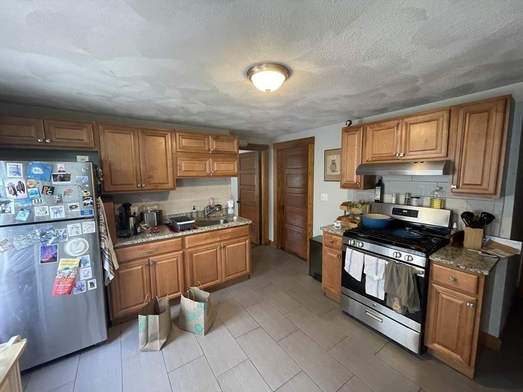 85 Beacon St - Photo 1