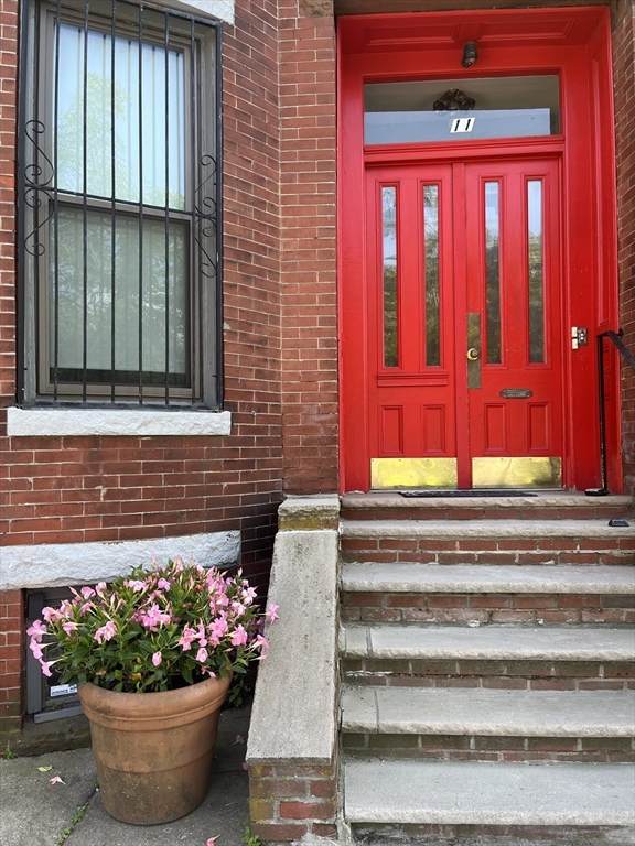 11 Winthrop St - Photo 1