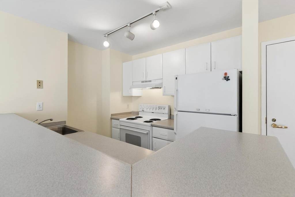 534 Beacon - Photo 1