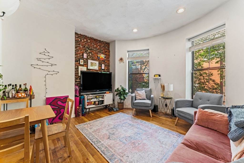4 Union Park Street - Photo 1