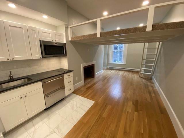 399 Marlborough - Photo 1