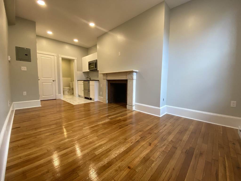 399 Marlborough - Photo 1