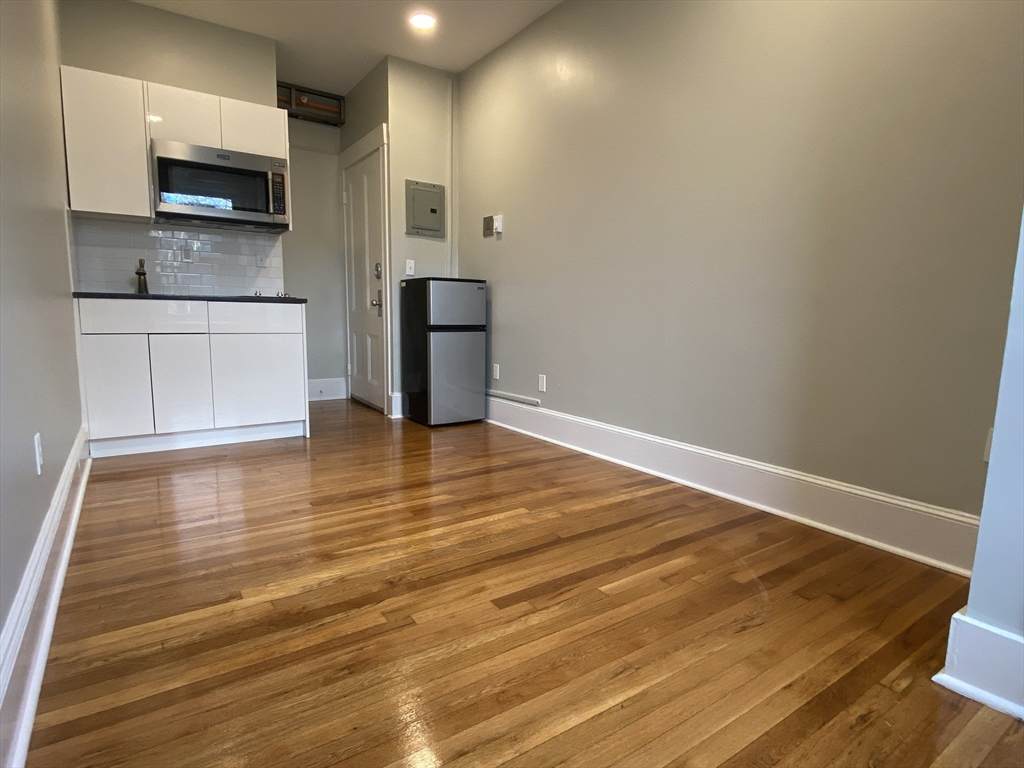 399 Marlborough - Photo 1