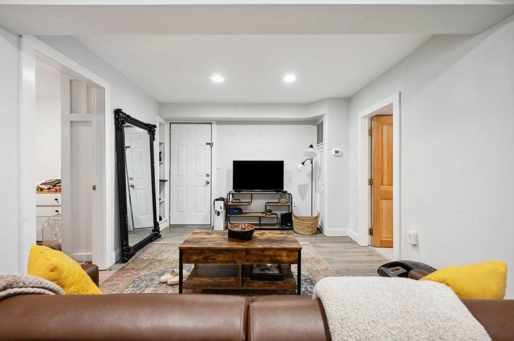 12 Foster - Photo 1