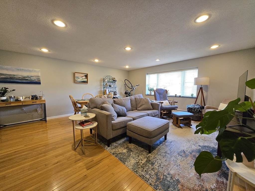 2323 Washington St - Photo 1