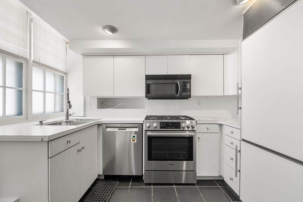 93 W Cedar - Photo 1