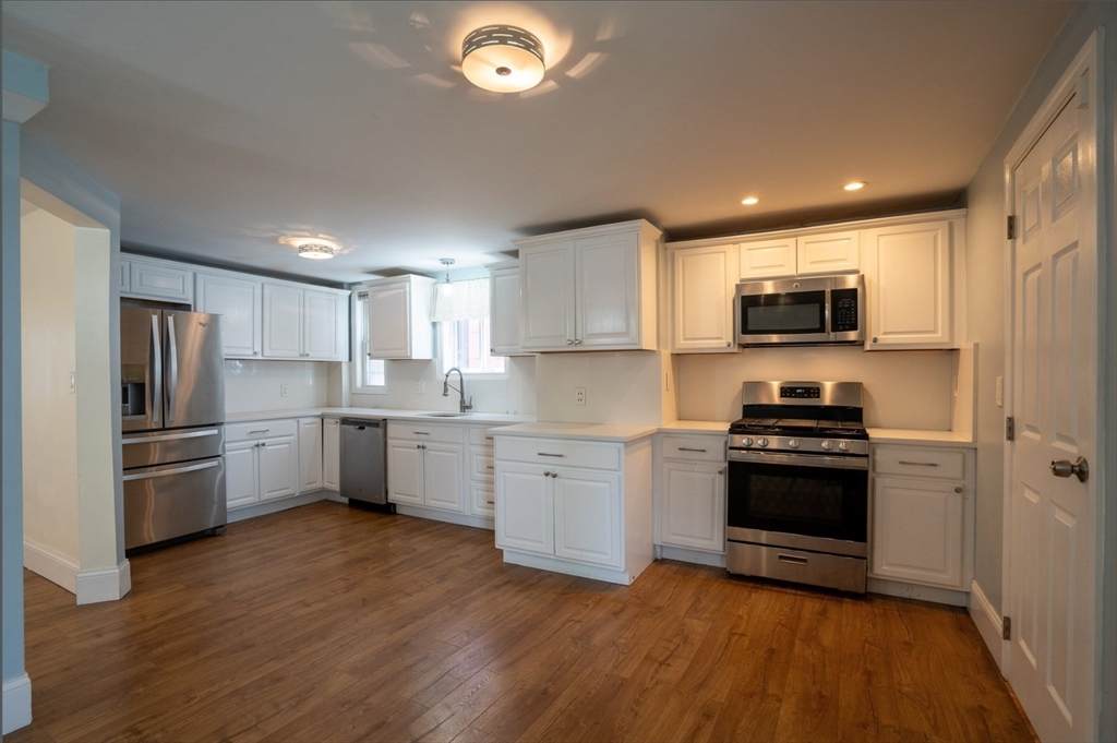 420 Saratoga St - Photo 1