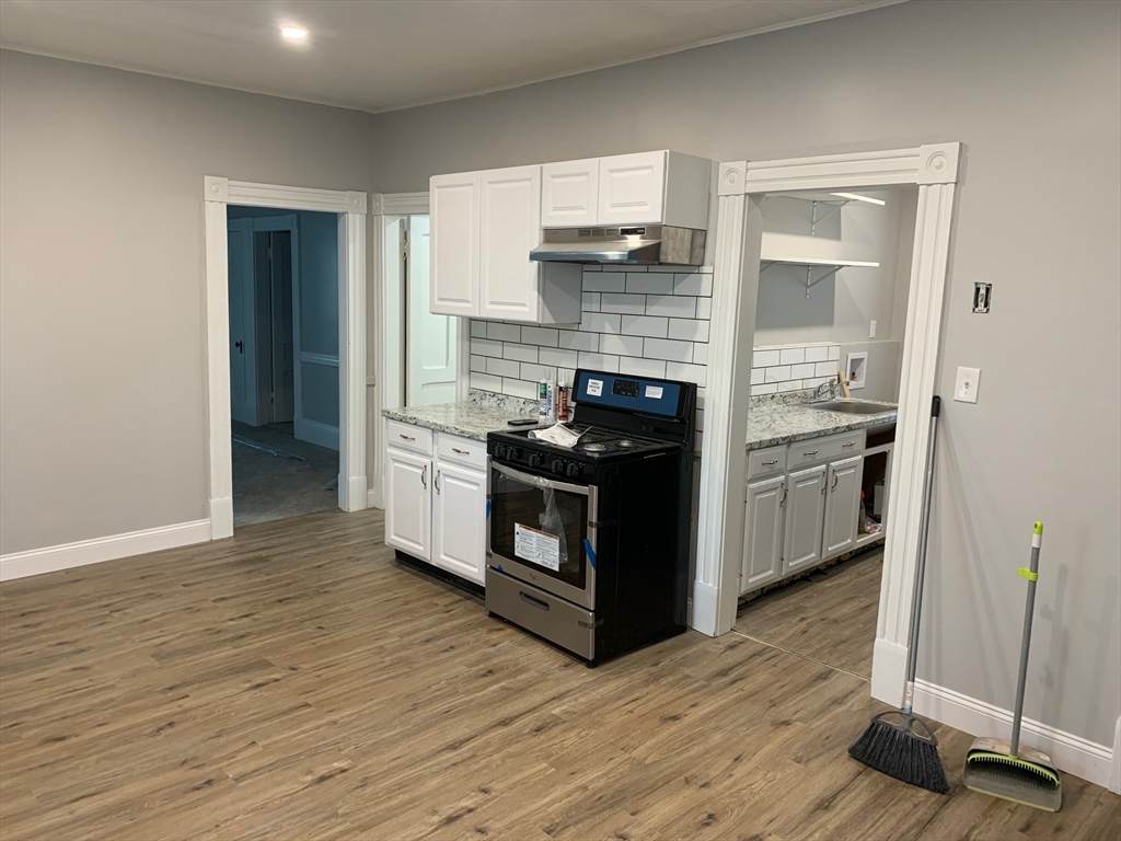 24 Brooks St - Photo 1
