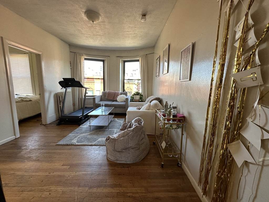 32-34 Symphony Rd - Photo 1
