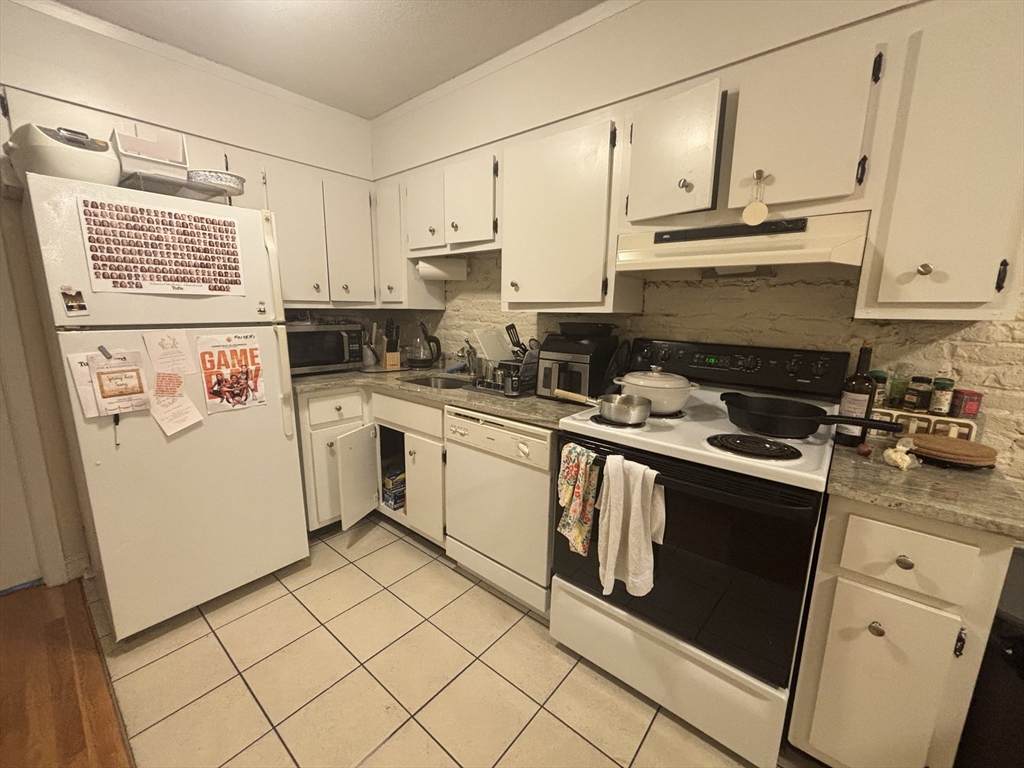 96 Tyler Street - Photo 1