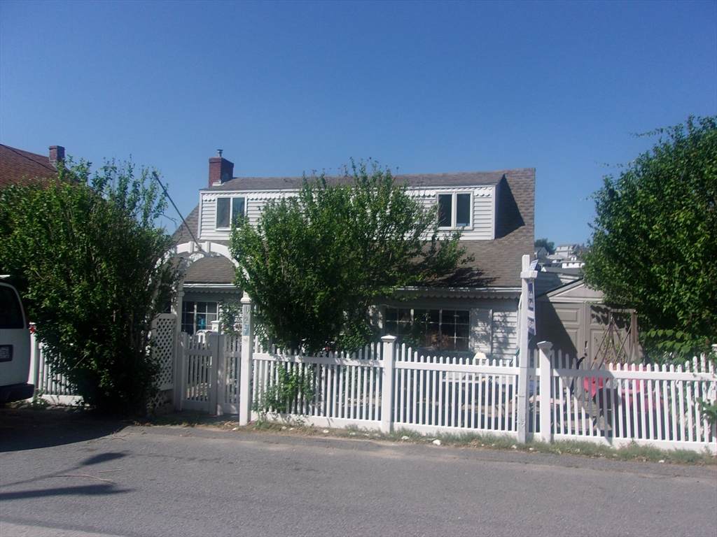 127 Hampton Cir - Photo 1