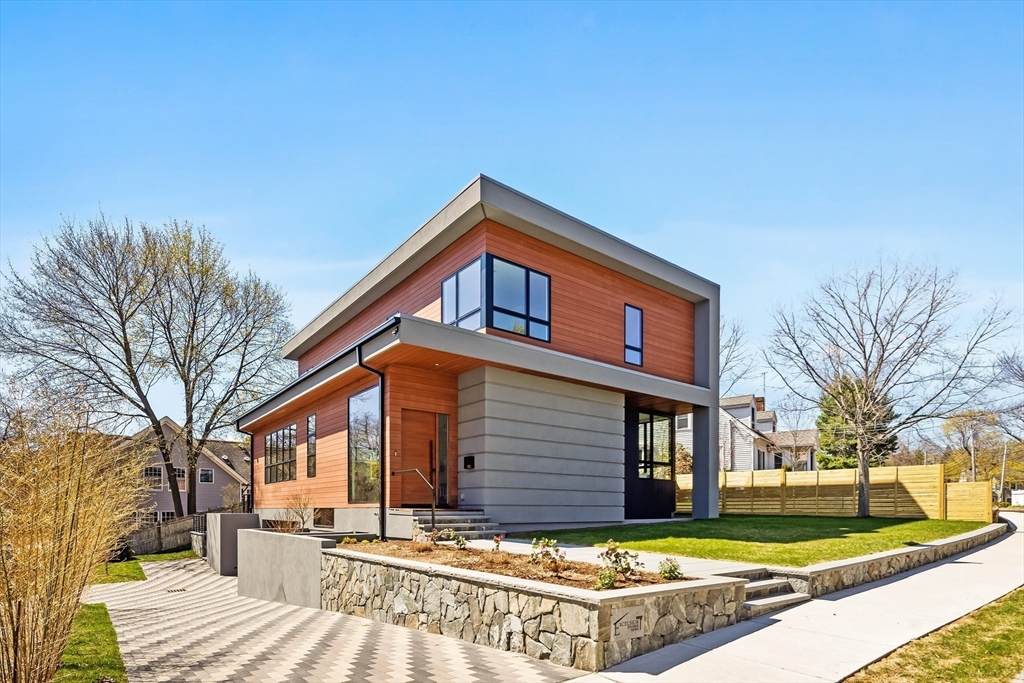 90 Auburndale Ave. - Photo 1