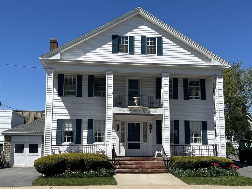 4 Common Street - Photo 1