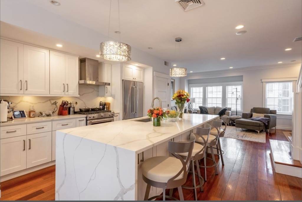 109 Tudor St - Photo 1