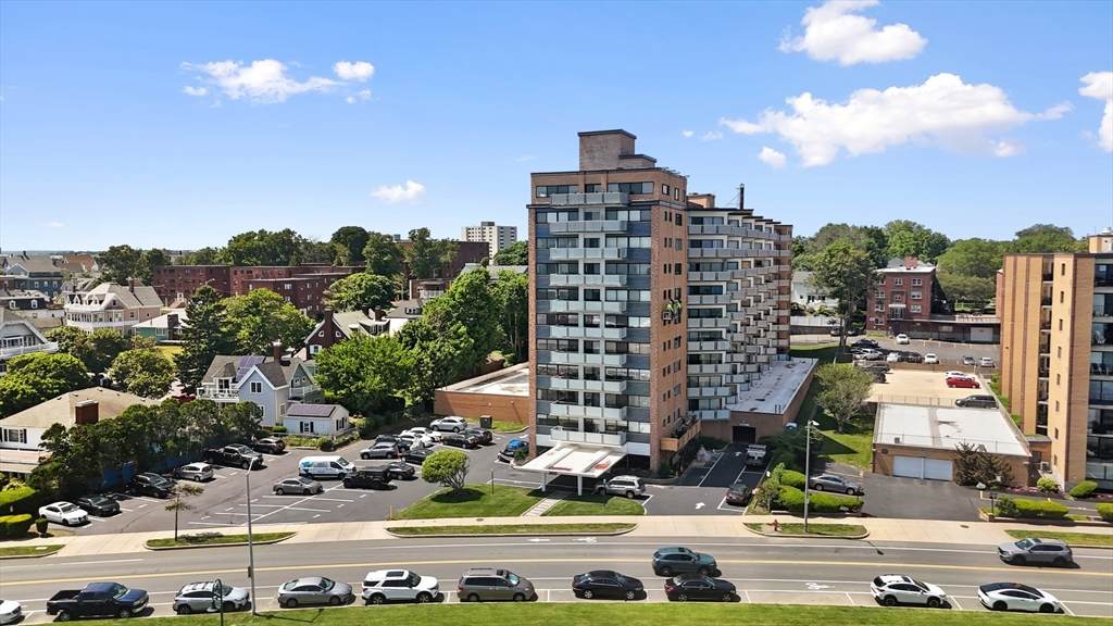 300 Lynn Shore Dr. - Photo 1