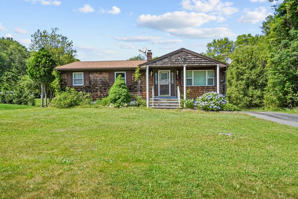 92 Benoit St - Photo 1