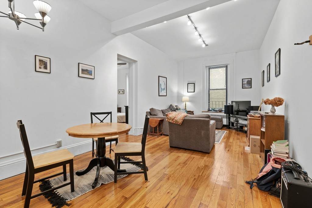 271 Dartmouth - Photo 1