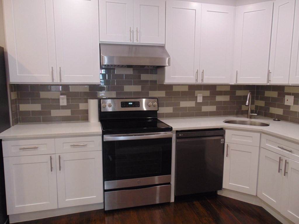 138 Newbury Ave - Photo 1